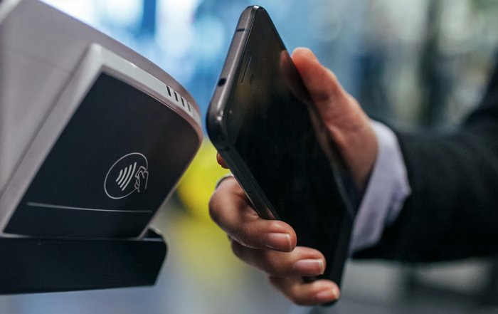 Article Image for Digital Wallets Accelerate the Move Away From Cash